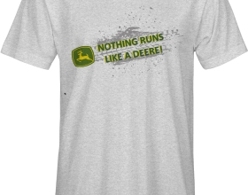 חולצה מבוגרים NOTHING RUNS LIKE A DEERE רקע אפור בהיר